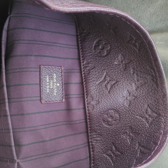 LOUIS VUITTON- Monogram Empreinte Artsy MM. Purple Est. Retail C$5,028.03 - Picture 6 of 13